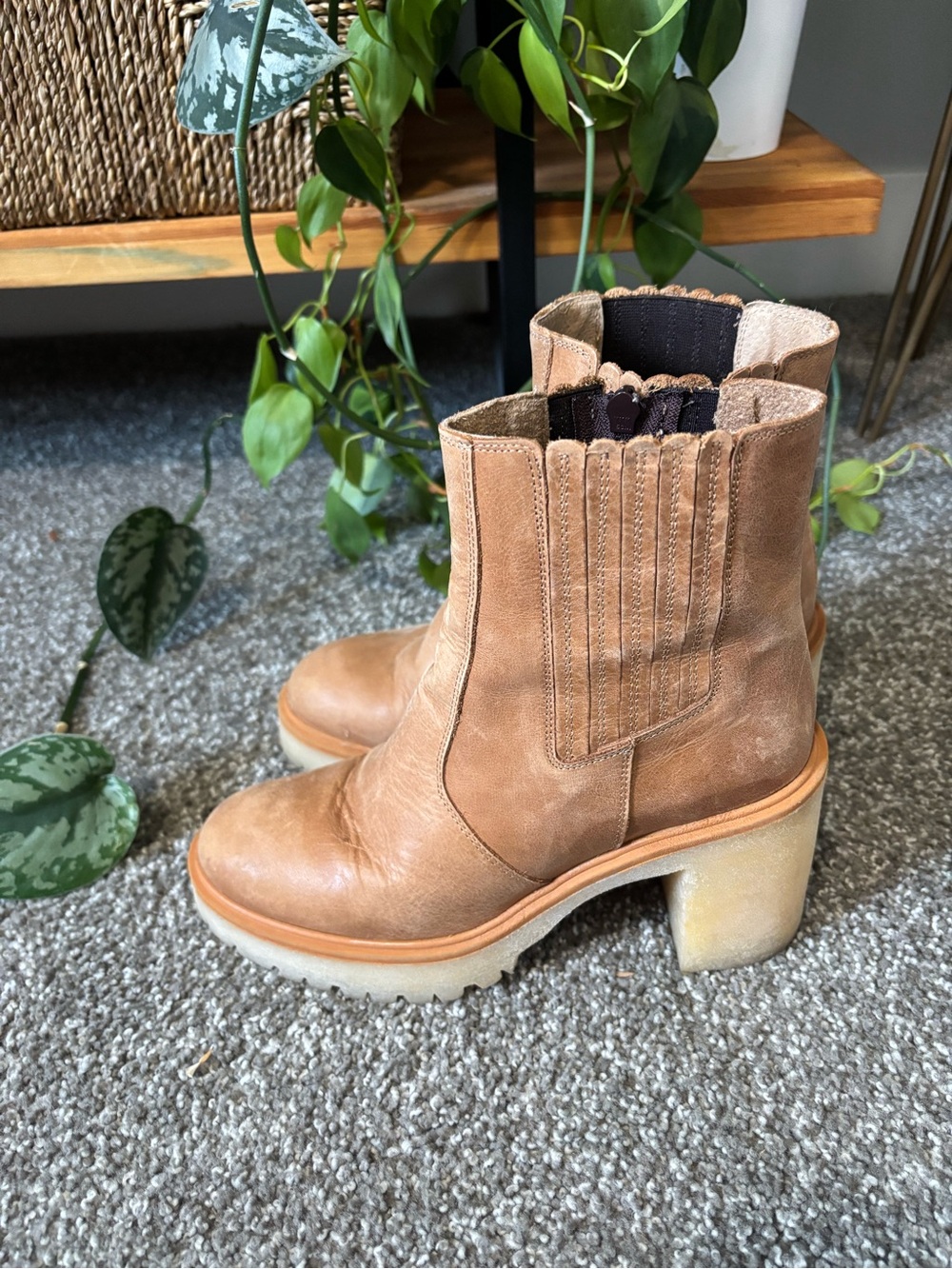 Free People James Chelsea Boots in Tan | Size 38 - Picture 5 of 9